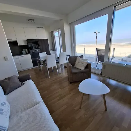 North Sea View With Parking شقة